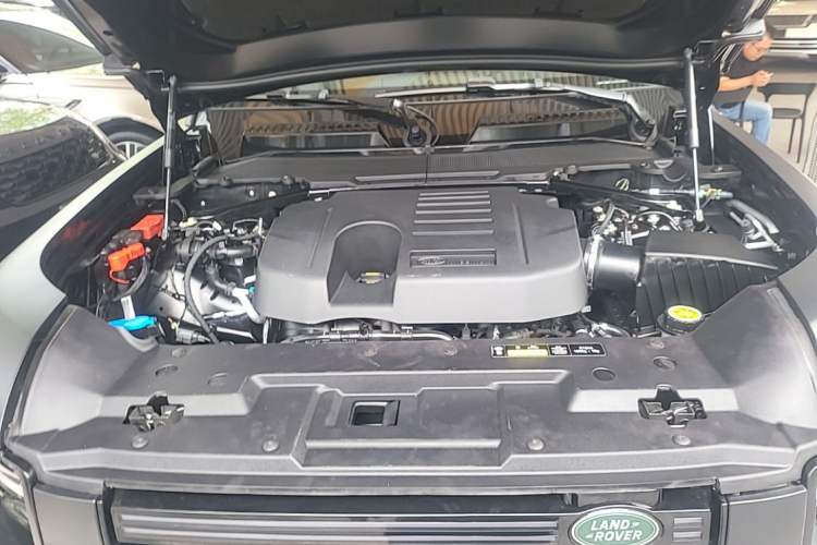 Used Land Rover Defender 2024 110 3.0T P400 X-DYNAMIC HSE Engine Bay