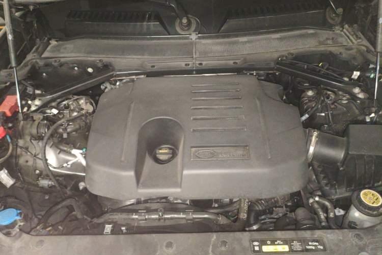Used Land Rover Defender 2024 110 3.0T P400 Dark Edition Engine Bay