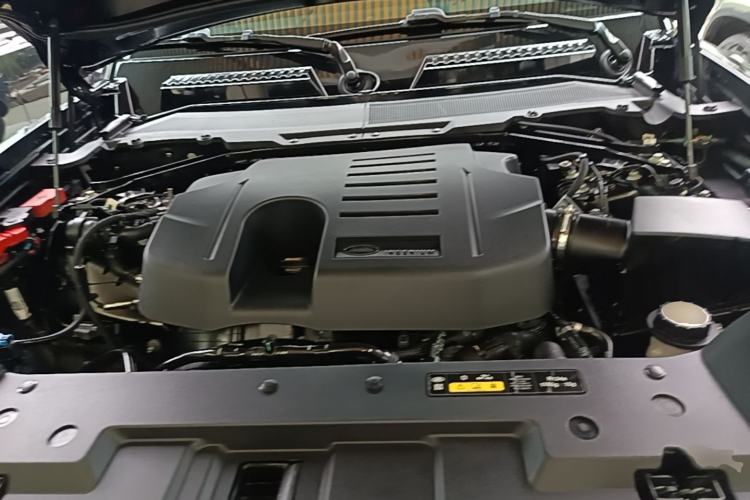 Used Land Rover Defender 2024 110 3.0T P400 Dark Edition Engine Bay
