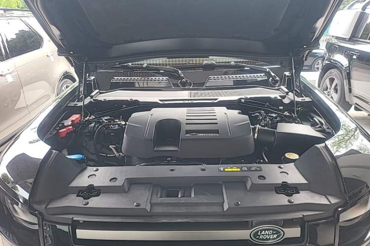 Used Land Rover Defender 2024 110 3.0T P400 X-DYNAMIC HSE Engine Bay