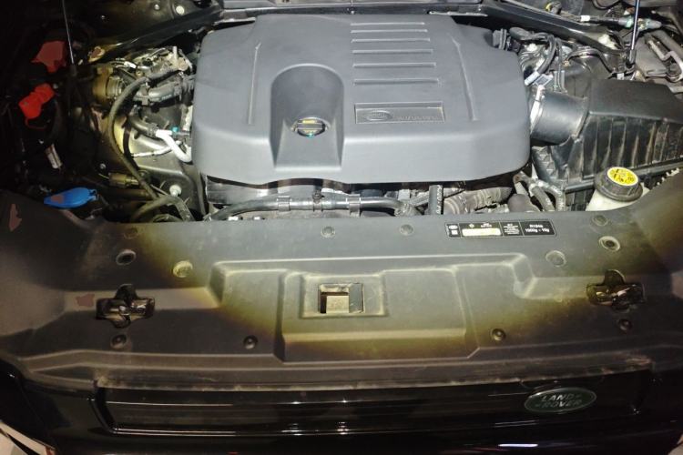 Used Land Rover Defender 2024 110 3.0T P400 Dark Edition Engine Bay