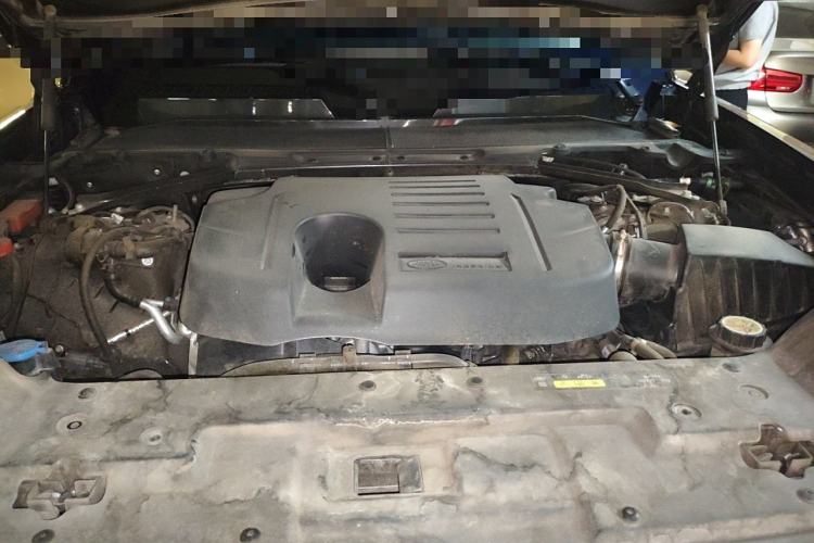 Used Land Rover Defender 2024 110 3.0T P400 X-DYNAMIC HSE Engine Bay