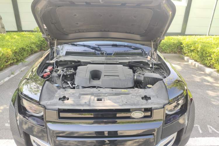 Used Land Rover Defender 2024 110 3.0T P400 Dark Edition Engine Bay