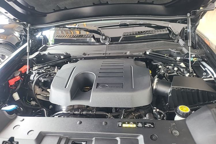 Used Land Rover Defender 2024 110 3.0T P400 X-DYNAMIC HSE Engine Bay