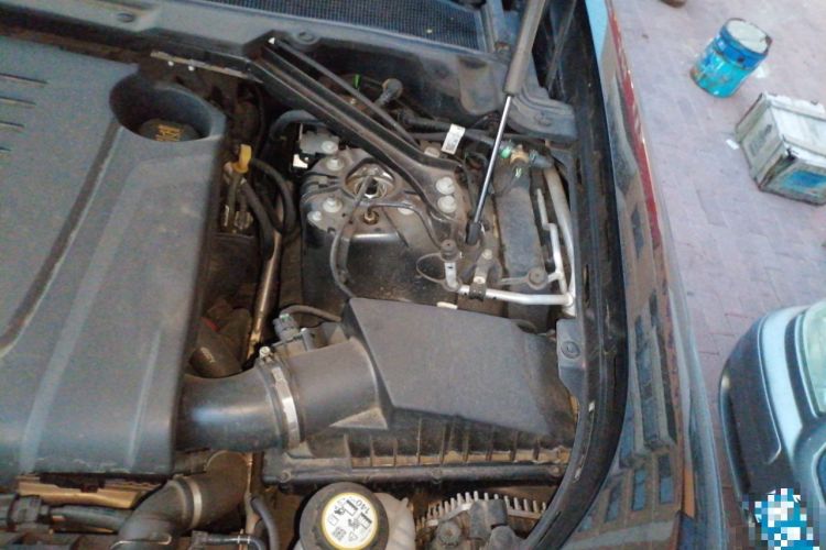 Used Land Rover Defender 2024 90 2.0T P300 S Engine Bay Left