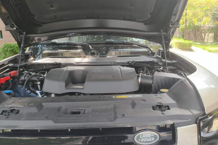 Used Land Rover Defender 2024 110 3.0T P400 Dark Edition Engine Bay Left