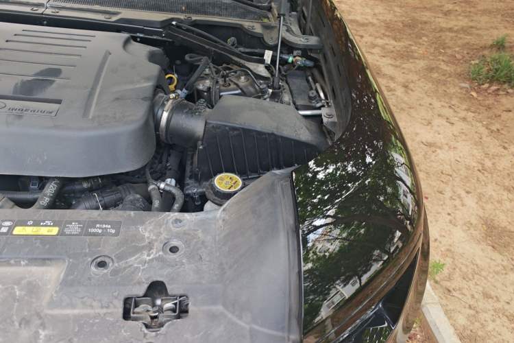 Used Land Rover Defender 2024 110 3.0T P400 XS Engine Bay Left