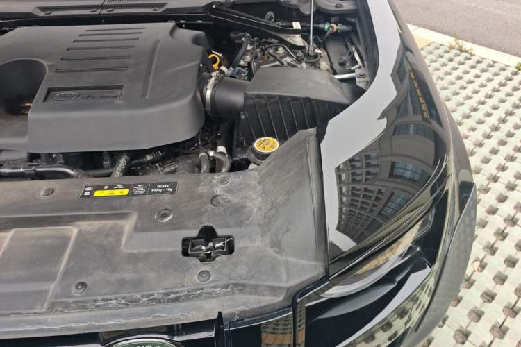 Used Land Rover Defender 2024 110 3.0T P400 Dark Edition Engine Bay Left