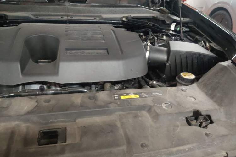 Used Land Rover Defender 2024 110 3.0T P400 X-DYNAMIC HSE Engine Bay Left