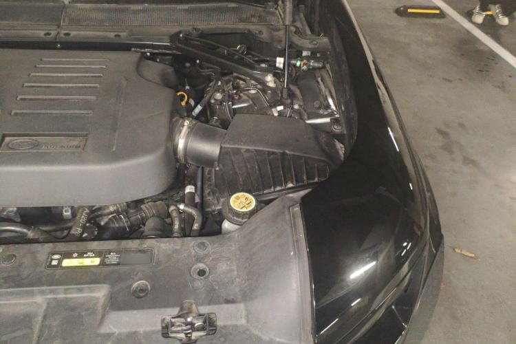 Used Land Rover Defender 2024 110 3.0T P400 Dark Edition Engine Bay Left