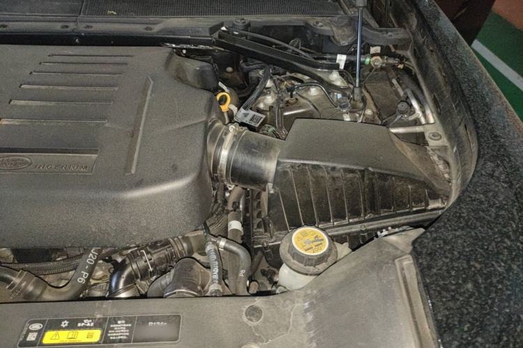 Used Land Rover Defender 2024 110 3.0T P400 X-DYNAMIC HSE Engine Bay Left