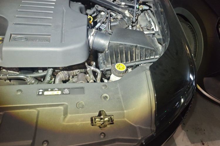 Used Land Rover Defender 2024 110 3.0T P400 Dark Edition Engine Bay Left