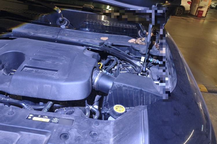 Used Land Rover Defender 2024 110 3.0T P400 X-DYNAMIC HSE Engine Bay Left