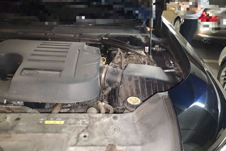 Used Land Rover Defender 2024 110 3.0T P400 X-DYNAMIC HSE Engine Bay Left