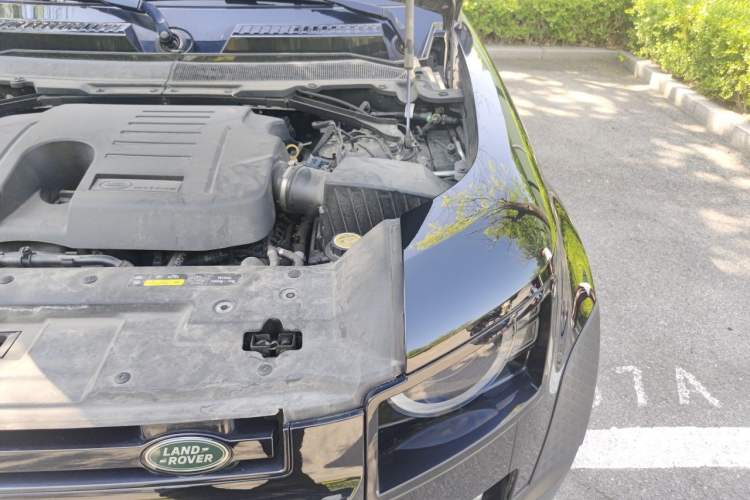 Used Land Rover Defender 2024 110 3.0T P400 Dark Edition Engine Bay Left