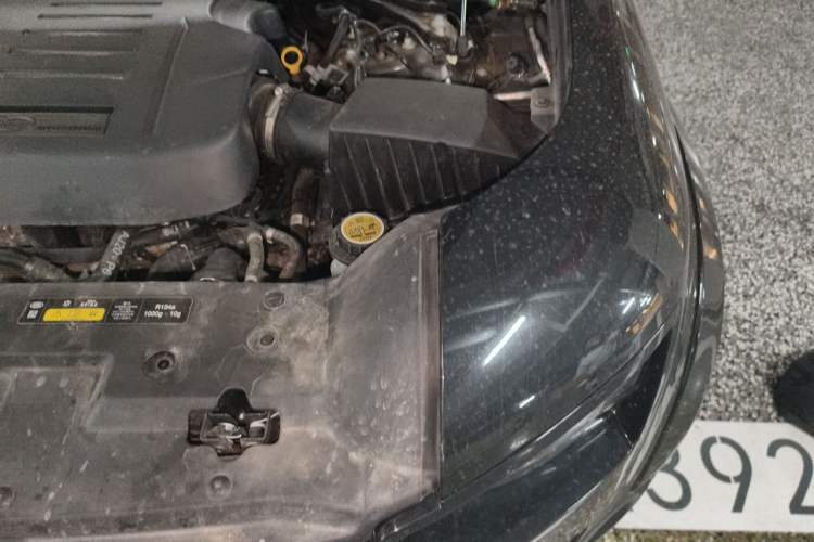 Used Land Rover Defender 2024 110 3.0T P400 Dark Edition Engine Bay Left
