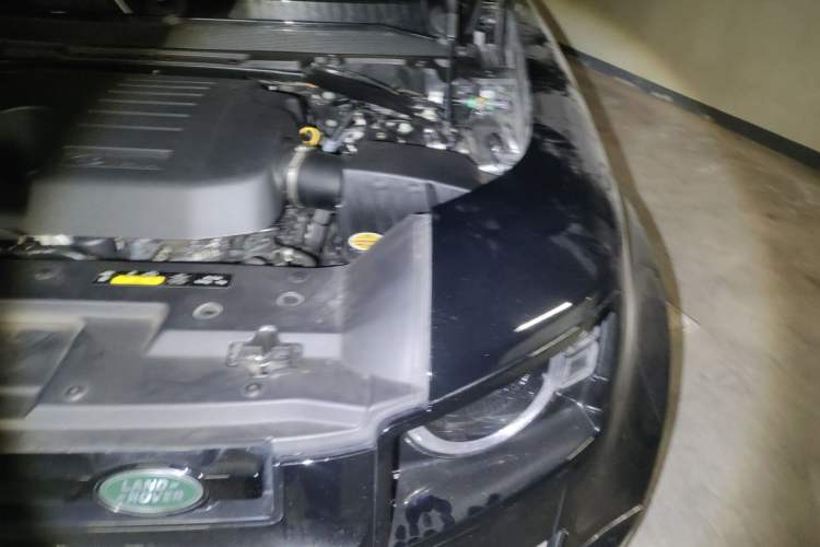 Used Land Rover Defender 2024 110 3.0T P400 XS Engine Bay Left