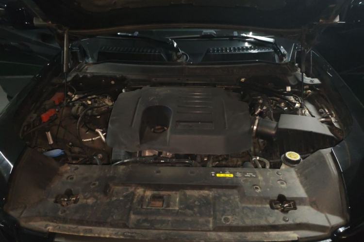 Used Land Rover Defender 2024 110 3.0T P400 X-DYNAMIC HSE Engine Bay