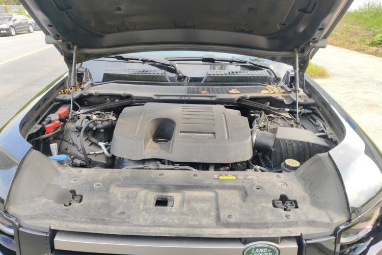 Used Land Rover Defender 2024 110 3.0T P400 X-DYNAMIC HSE Engine Bay