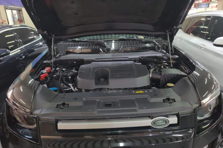 Used Land Rover Defender 2024 110 3.0T P400 XS Engine Bay