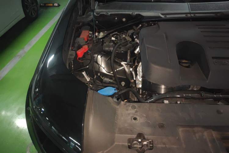 Used Land Rover Defender 2024 110 3.0T P400 X-DYNAMIC HSE Engine Bay Right