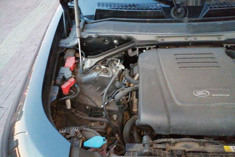 Used Land Rover Defender 2024 90 2.0T P300 S Engine Bay Right