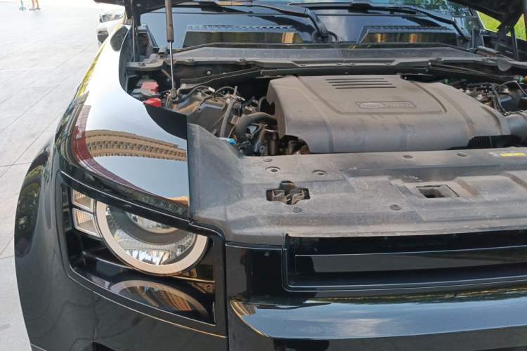Used Land Rover Defender 2024 90 2.0T P300 S Engine Bay Right