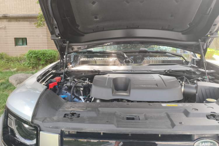 Used Land Rover Defender 2024 110 3.0T P400 Dark Edition Engine Bay Right