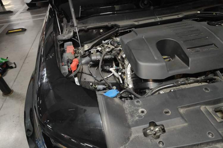 Used Land Rover Defender 2024 110 3.0T P400 X-DYNAMIC HSE Engine Bay Right