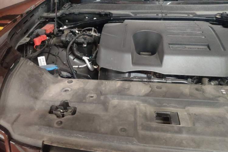 Used Land Rover Defender 2024 110 3.0T P400 X-DYNAMIC HSE Engine Bay Right