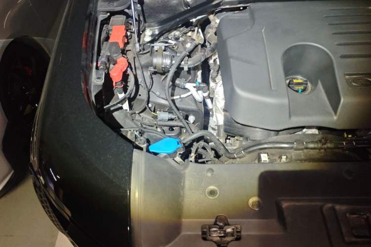 Used Land Rover Defender 2024 110 3.0T P400 Dark Edition Engine Bay Right