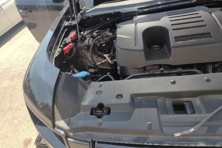 Used Land Rover Defender 2024 110 3.0T P400 Dark Edition Engine Bay Right