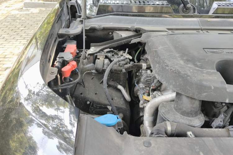 Used Land Rover Defender 2024 90 3.0T P400 HSE Engine Bay Right