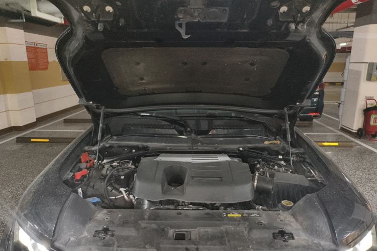 Used Land Rover Defender 2024 110 3.0T P400 Dark Edition Engine Bay