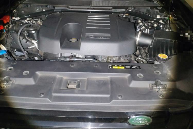 Used Land Rover Defender 2024 110 3.0T P400 XS Engine Bay