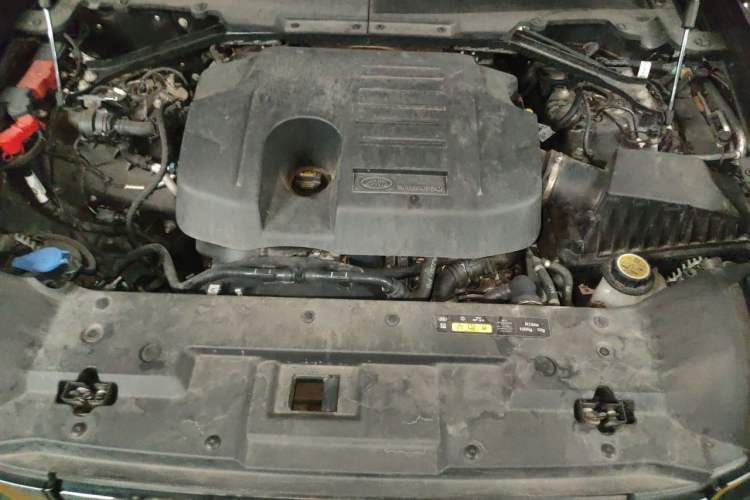 Used Land Rover Defender 2024 110 3.0T P400 X-DYNAMIC HSE Engine Bay