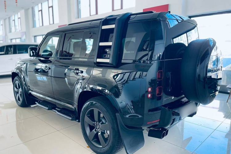 Used Land Rover Defender 2024 110 3.0T P400 X-DYNAMIC HSE Exterior 2