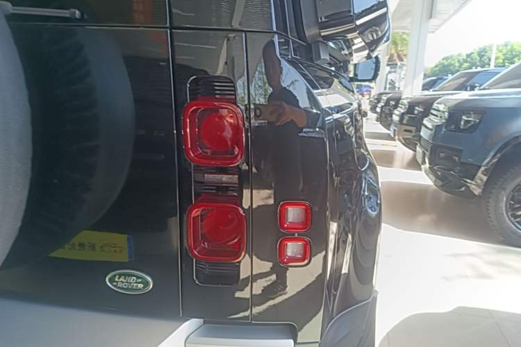 Used Land Rover Defender 2024 90 3.0T P400 HSE Exterior 3
