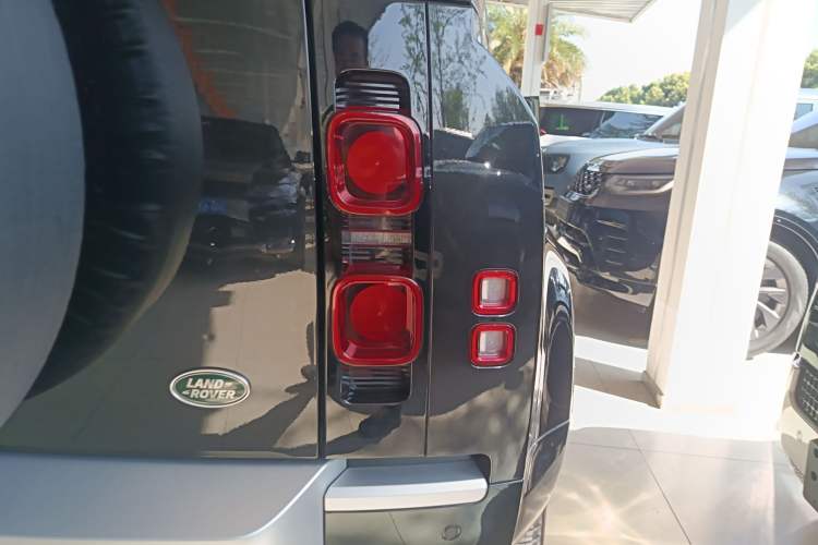 Used Land Rover Defender 2024 110 3.0T P400 X-DYNAMIC HSE Exterior 3