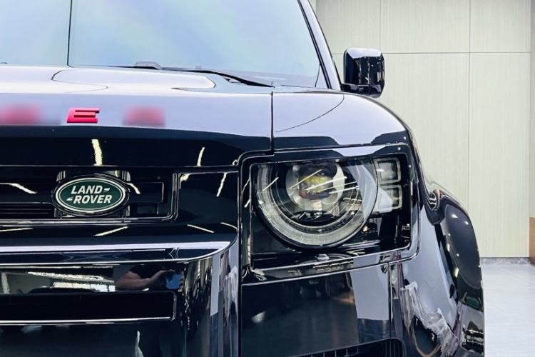 Used Land Rover Defender 2024 110 5.0T V8 Exterior 4