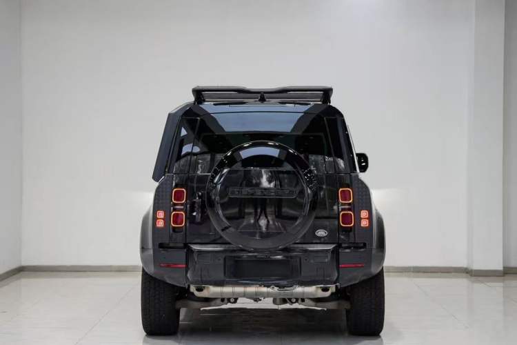 Used Land Rover Defender 2024 110 3.0T P400 Dark Edition Exterior 4