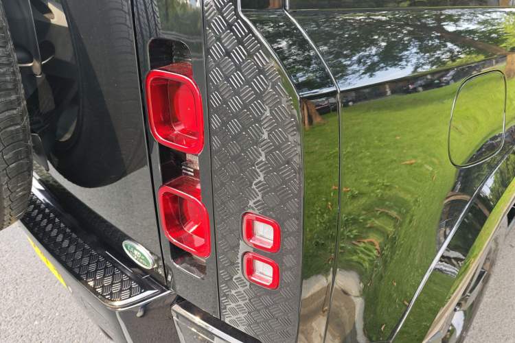 Used Land Rover Defender 2024 90 3.0T P400 HSE Exterior 5
