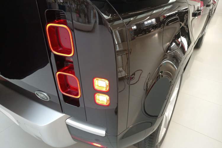 Used Land Rover Defender 2024 110 3.0T P400 XS Exterior 6