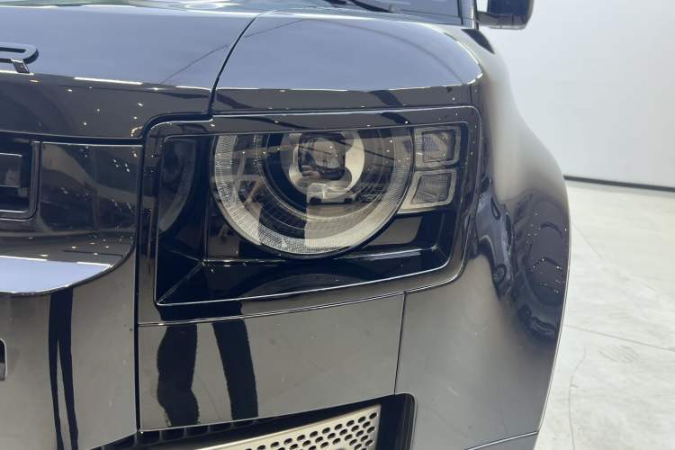 Used Land Rover Defender 2024 110 3.0T P400 X-DYNAMIC HSE Exterior 6