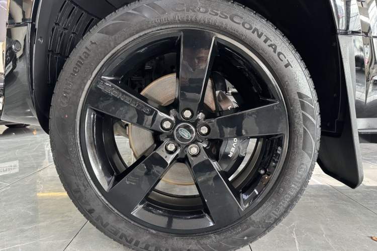 Used Land Rover Defender 2024 110 5.0T V8 Exterior 6