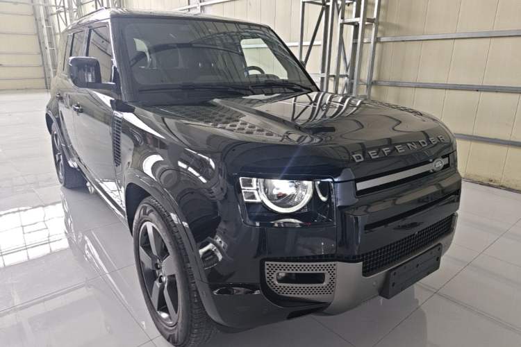 Used Land Rover Defender 2024 110 3.0T P400 X-DYNAMIC HSE Front Right 45 Deg