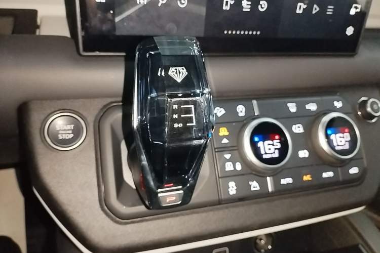 Used Land Rover Defender 2024 110 3.0T P400 X-DYNAMIC HSE Gear Lever