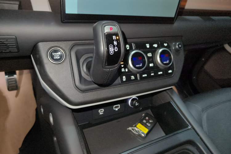 Used Land Rover Defender 2024 110 3.0T P400 XS Gear Lever