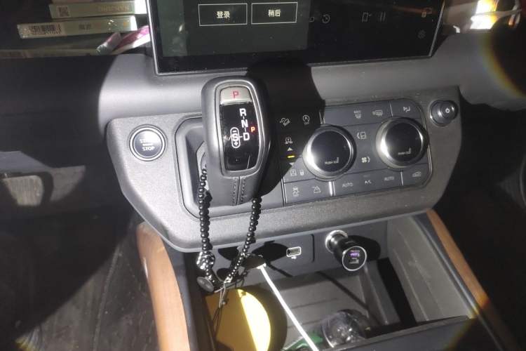 Used Land Rover Defender 2024 110 3.0T P400 X-DYNAMIC HSE Gear Lever