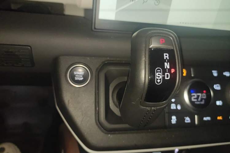 Used Land Rover Defender 2024 110 3.0T P400 X-DYNAMIC HSE Gear Lever